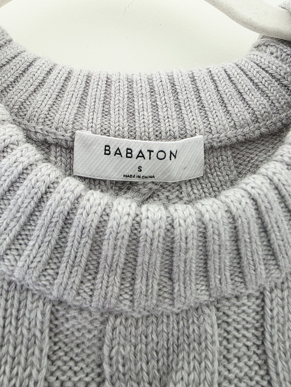 Babaton Aritzia 100% Wool Cable Knit Cropped Grey Sweater Women's Size S - Picture 3 of 8